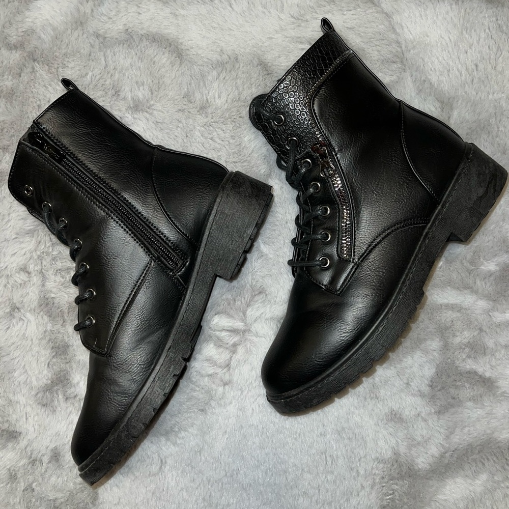 Women’s black boots